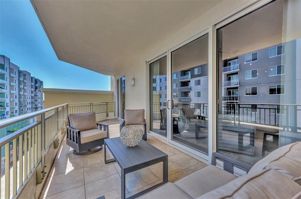 For Sale: $1,099,000 (2 beds, 2 baths, 1725 Square Feet)