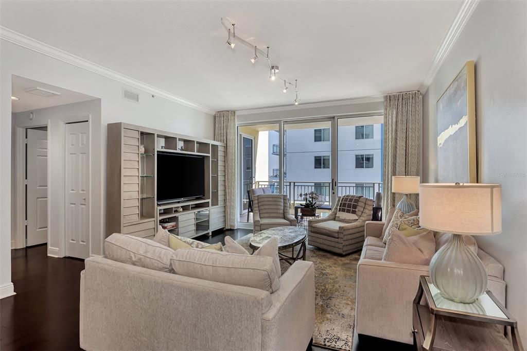 For Sale: $1,099,000 (2 beds, 2 baths, 1725 Square Feet)