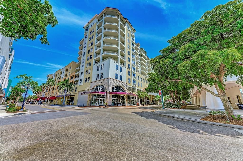 For Sale: $1,099,000 (2 beds, 2 baths, 1725 Square Feet)