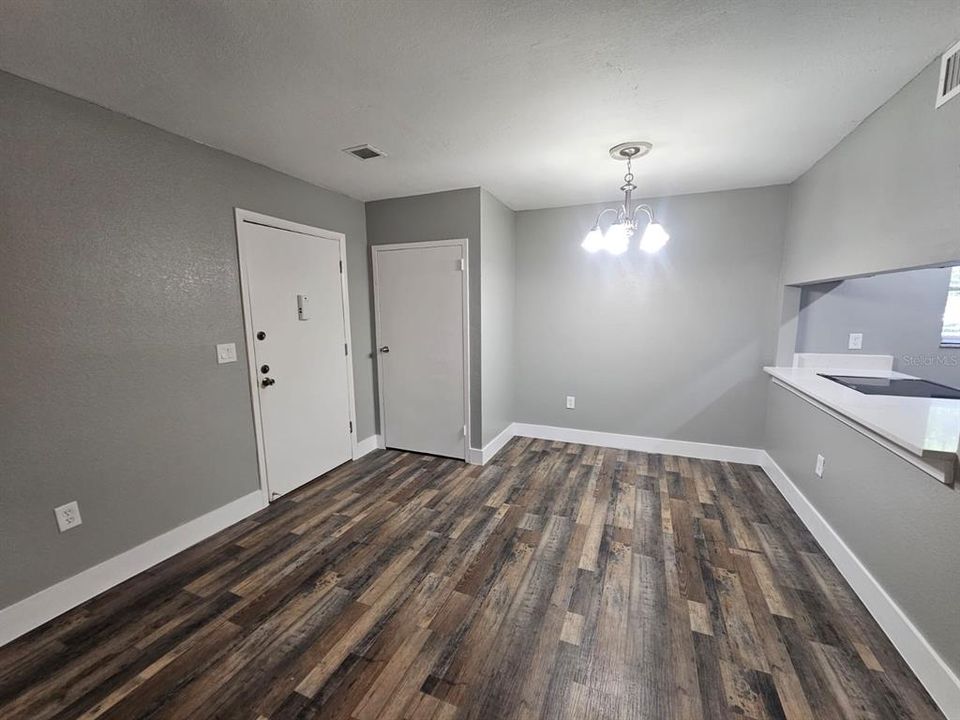 For Sale: $202,000 (2 beds, 2 baths, 828 Square Feet)