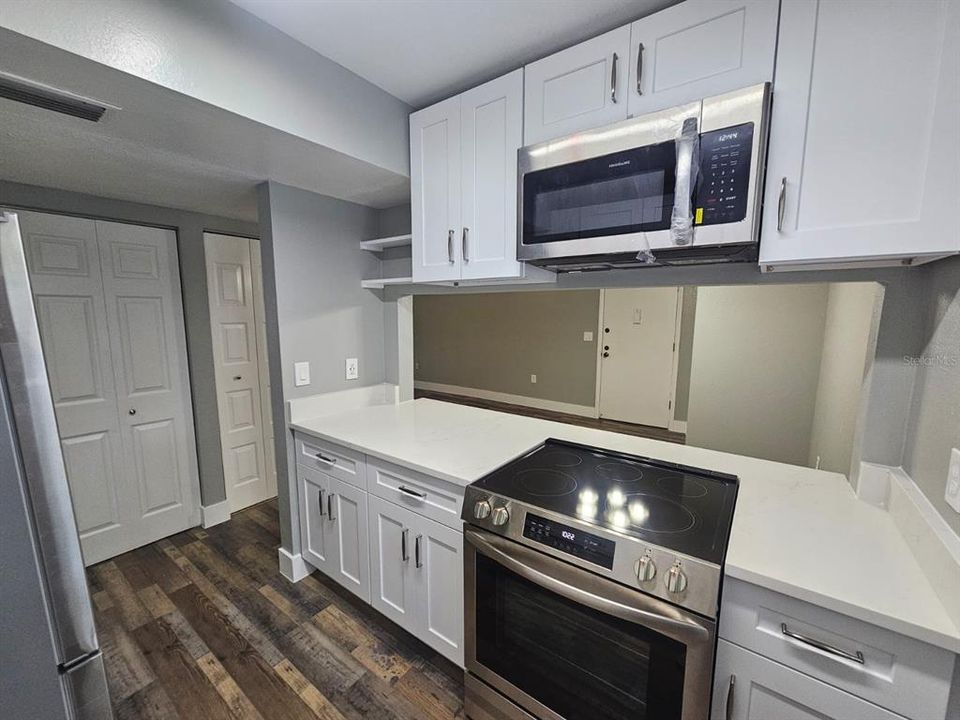 For Sale: $202,000 (2 beds, 2 baths, 828 Square Feet)