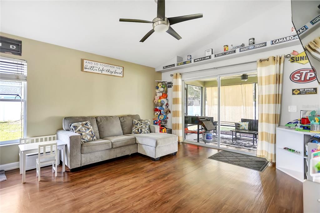 Active With Contract: $370,000 (3 beds, 2 baths, 1595 Square Feet)