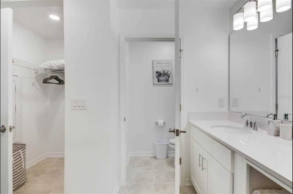 For Sale: $380,000 (2 beds, 2 baths, 1126 Square Feet)