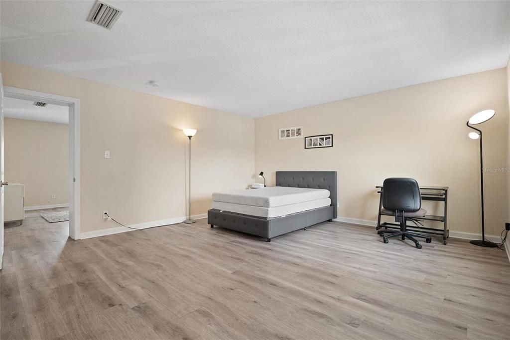 For Rent: $2,350 (1 beds, 1 baths, 823 Square Feet)