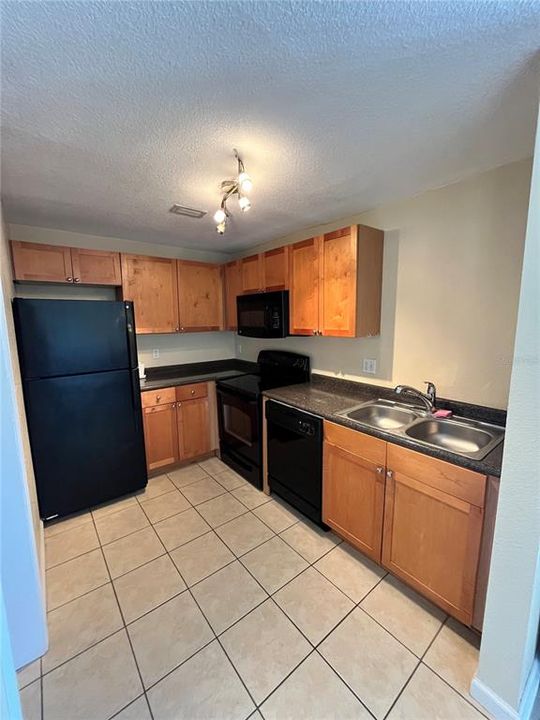 For Rent: $2,350 (1 beds, 1 baths, 823 Square Feet)