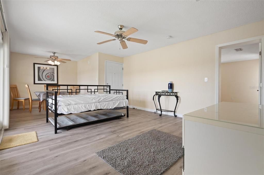 For Rent: $2,350 (1 beds, 1 baths, 823 Square Feet)