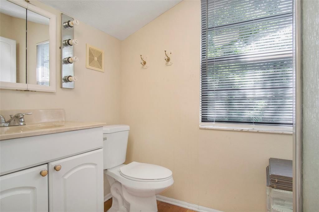 For Sale: $325,000 (3 beds, 2 baths, 1398 Square Feet)