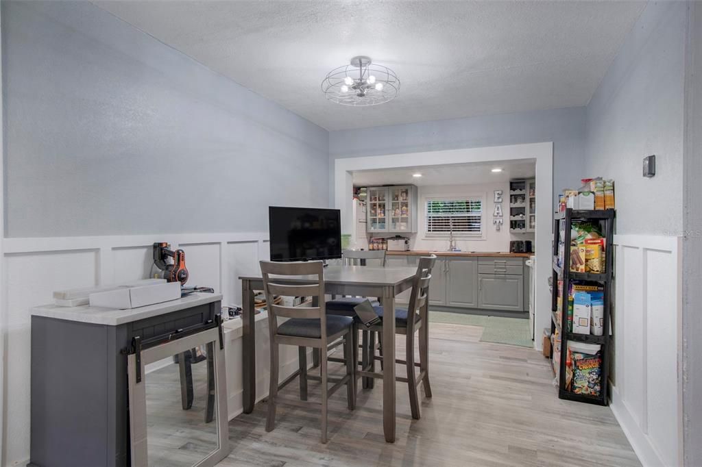 For Sale: $325,000 (3 beds, 2 baths, 1398 Square Feet)