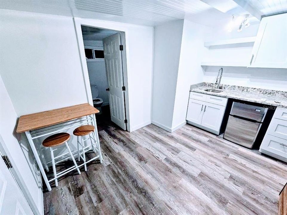 For Sale: $378,000 (2 beds, 2 baths, 1049 Square Feet)