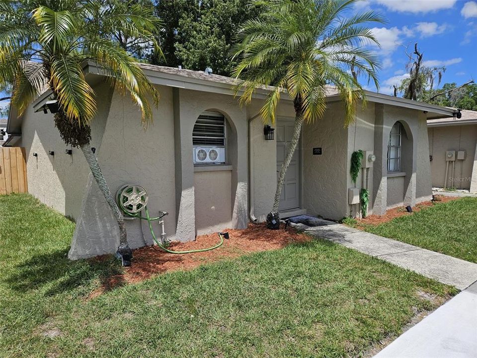For Sale: $378,000 (2 beds, 2 baths, 1049 Square Feet)