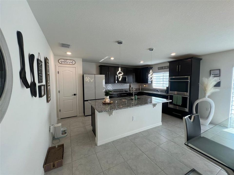 For Sale: $550,000 (5 beds, 3 baths, 2654 Square Feet)