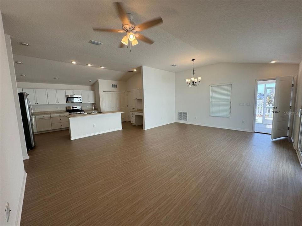 For Rent: $1,900 (2 beds, 2 baths, 1359 Square Feet)