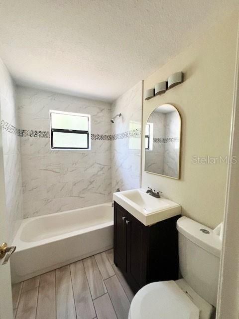 Recently Rented: $1,599 (2 beds, 1 baths, 900 Square Feet)