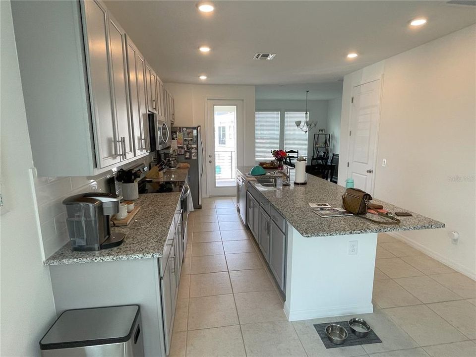 Active With Contract: $3,250 (3 beds, 3 baths, 2241 Square Feet)