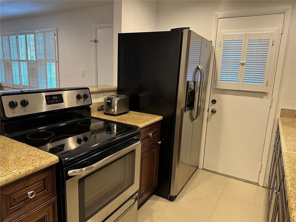For Rent: $1,995 (2 beds, 2 baths, 865 Square Feet)