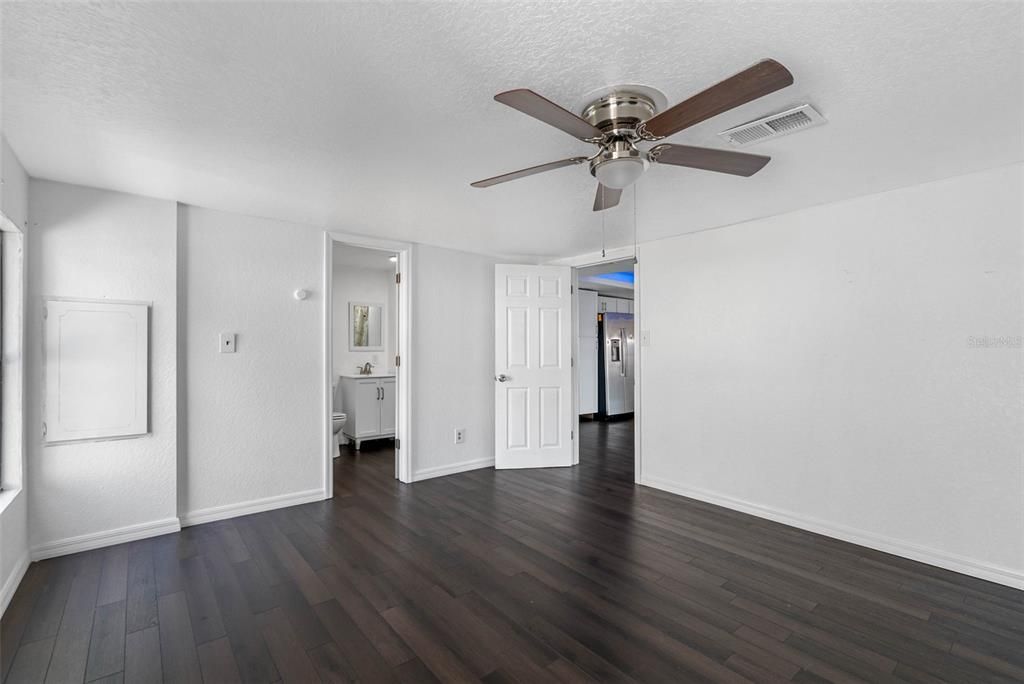 Active With Contract: $219,900 (3 beds, 2 baths, 1224 Square Feet)