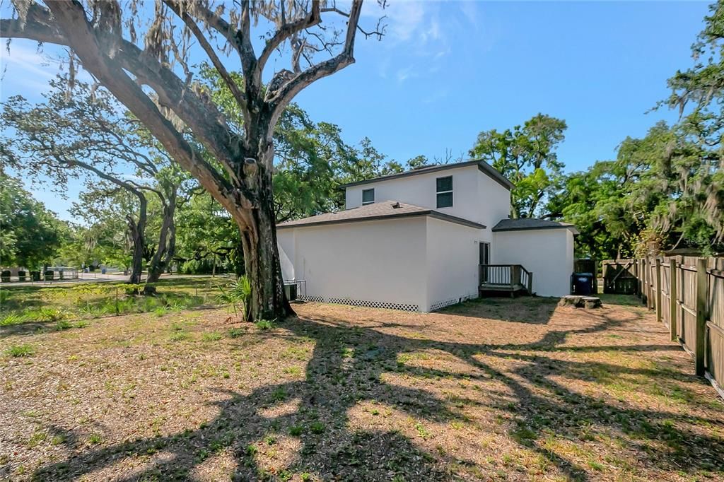 Active With Contract: $325,000 (3 beds, 2 baths, 1365 Square Feet)