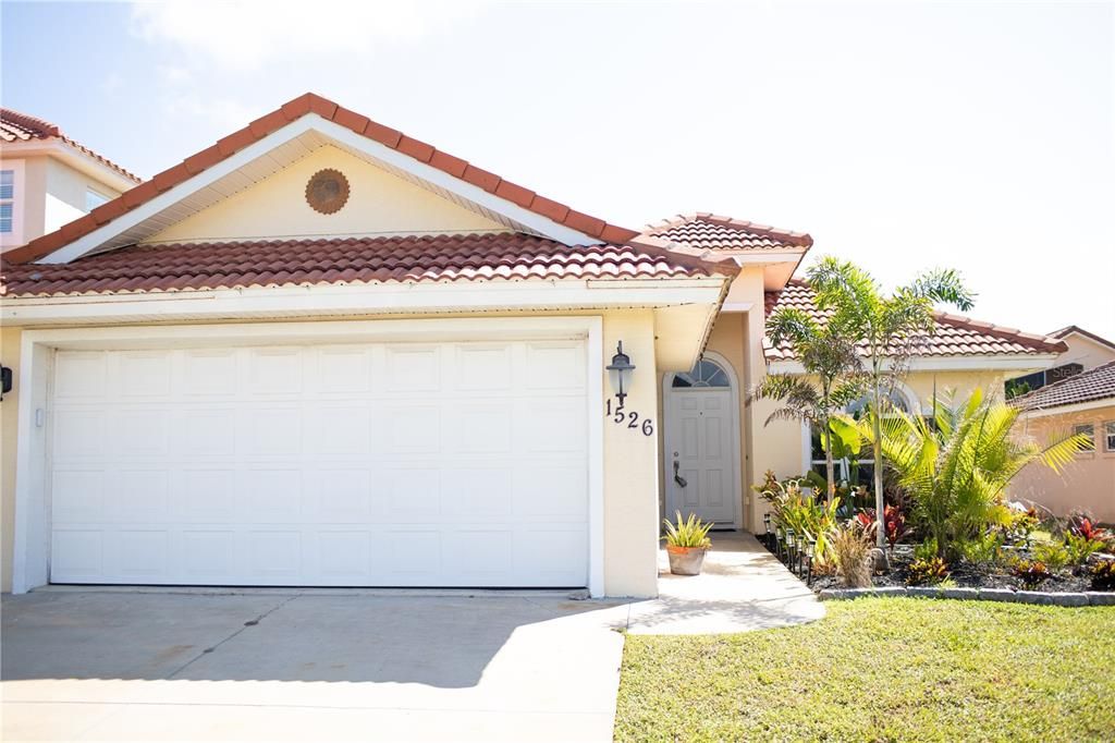 For Sale: $549,900 (3 beds, 2 baths, 1438 Square Feet)