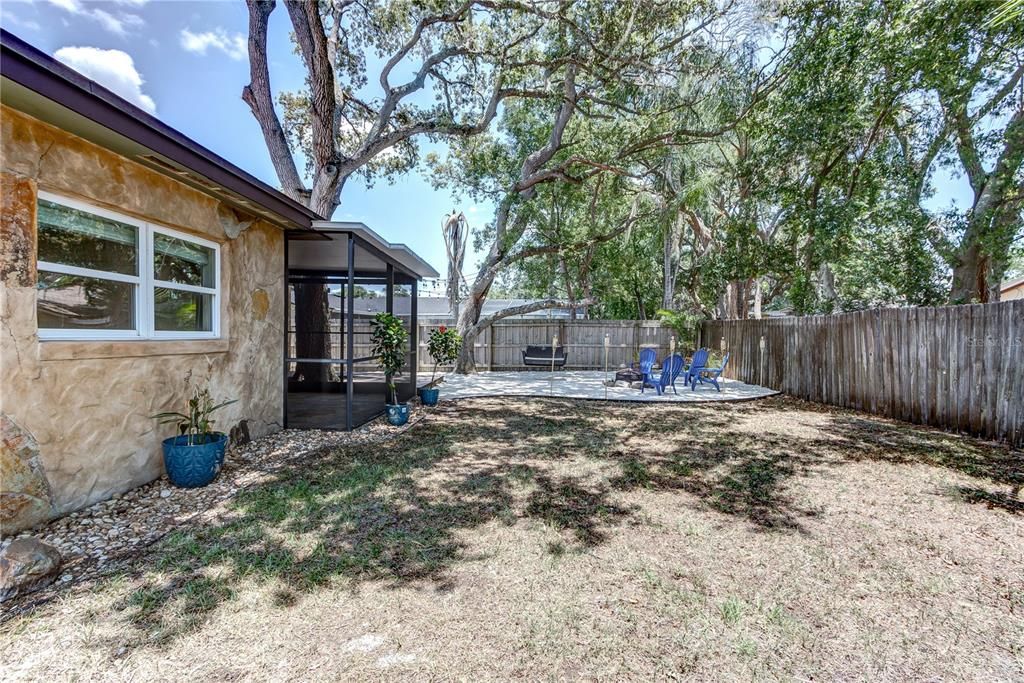 Active With Contract: $389,900 (3 beds, 2 baths, 1252 Square Feet)