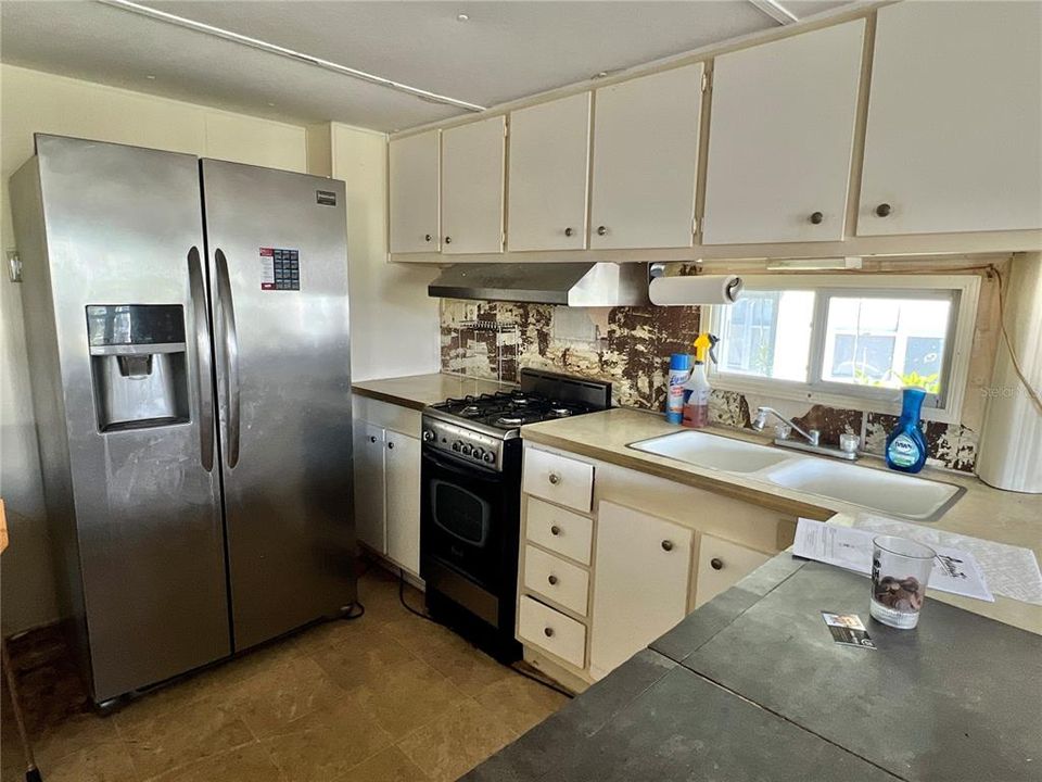 For Sale: $69,000 (2 beds, 1 baths, 880 Square Feet)