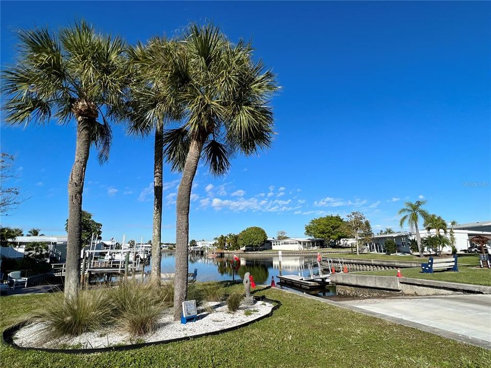 community boat ramp closeby