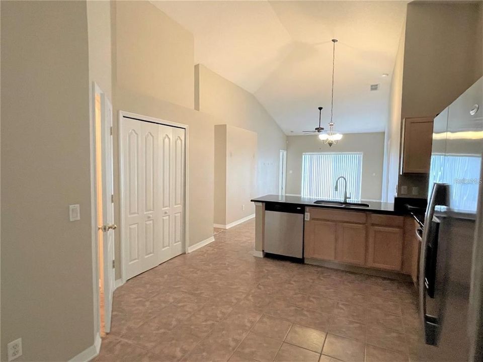 For Rent: $2,900 (4 beds, 2 baths, 1810 Square Feet)