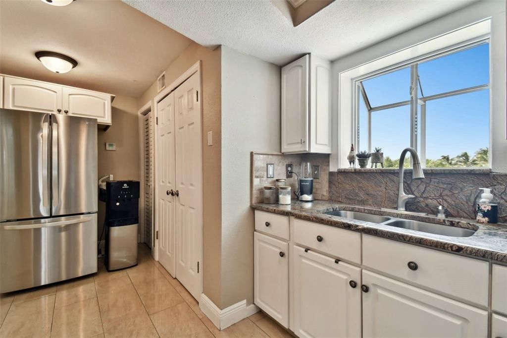 For Sale: $409,900 (2 beds, 2 baths, 1315 Square Feet)