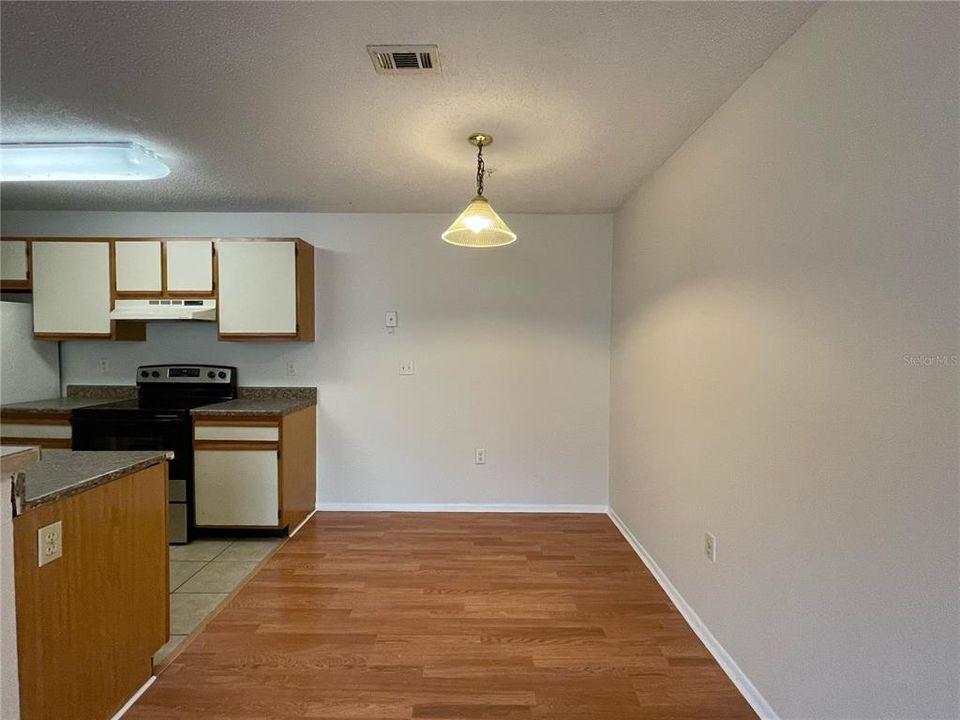 For Rent: $1,200 (1 beds, 1 baths, 771 Square Feet)