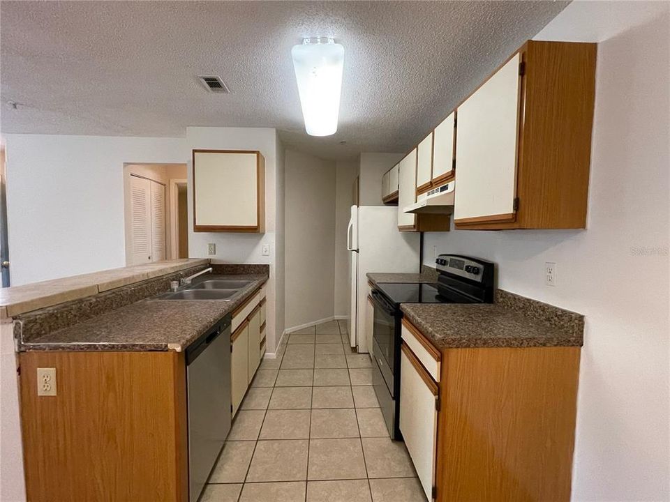 For Rent: $1,200 (1 beds, 1 baths, 771 Square Feet)