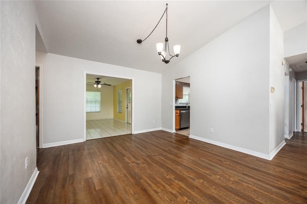 For Sale: $340,000 (3 beds, 2 baths, 1465 Square Feet)