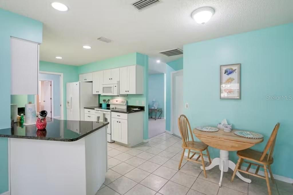 For Sale: $359,900 (2 beds, 2 baths, 1759 Square Feet)