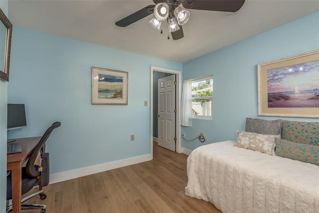 Active With Contract: $395,000 (3 beds, 2 baths, 1411 Square Feet)