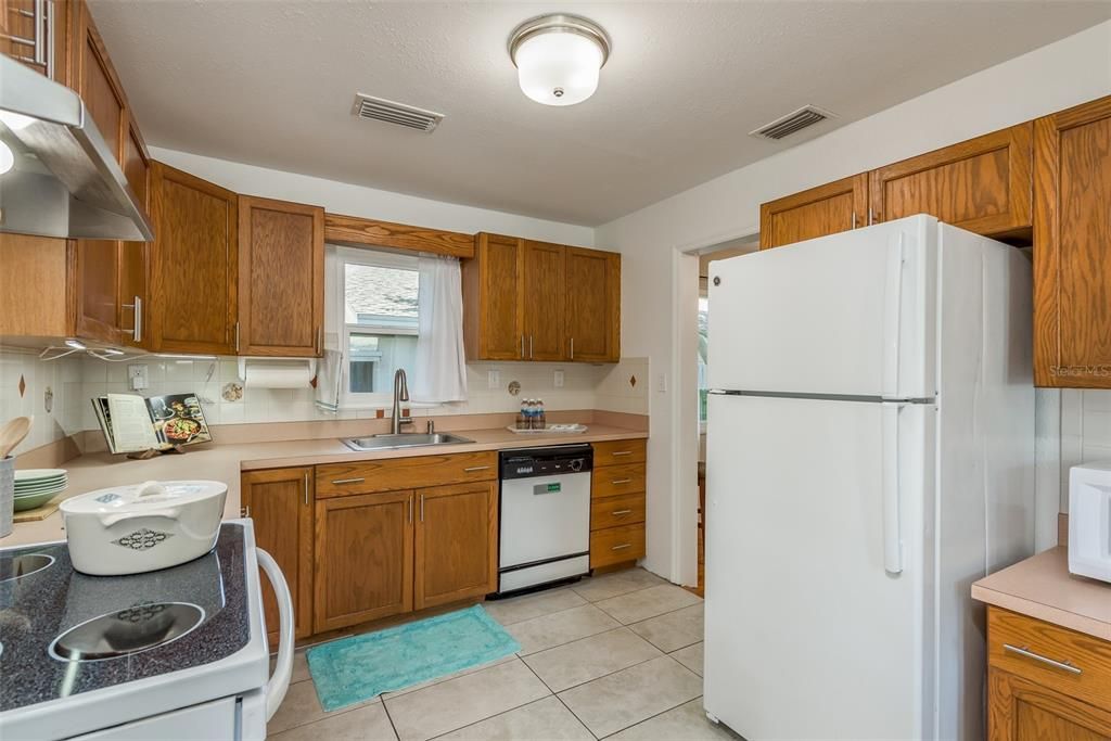 Active With Contract: $395,000 (3 beds, 2 baths, 1411 Square Feet)