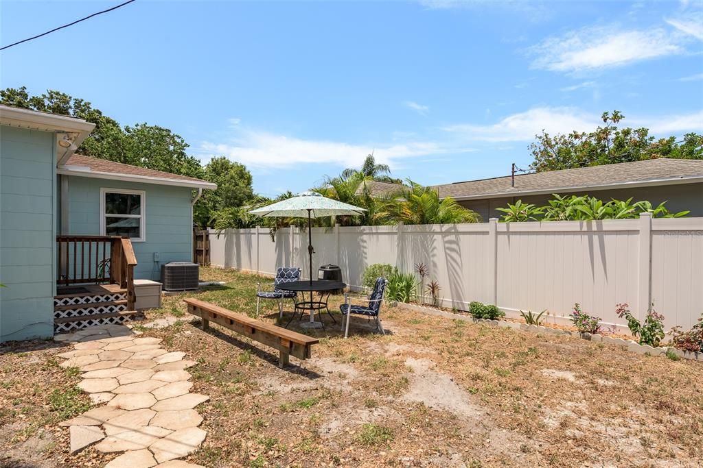Active With Contract: $395,000 (3 beds, 2 baths, 1411 Square Feet)