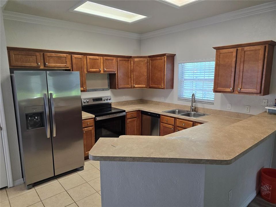 For Rent: $2,100 (3 beds, 2 baths, 1294 Square Feet)