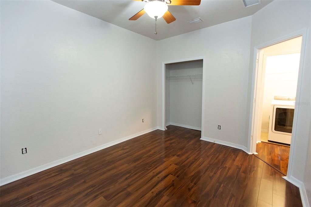 For Rent: $2,100 (3 beds, 2 baths, 1294 Square Feet)