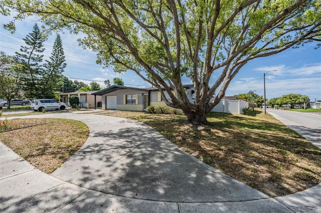 Active With Contract: $270,000 (3 beds, 2 baths, 1224 Square Feet)