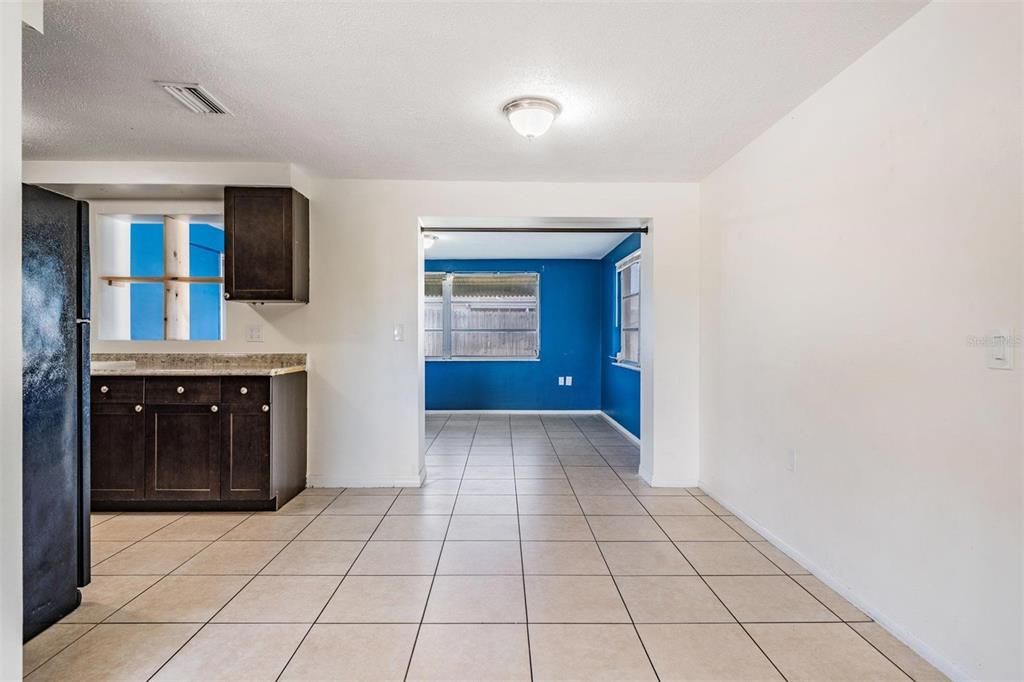 Active With Contract: $270,000 (3 beds, 2 baths, 1224 Square Feet)