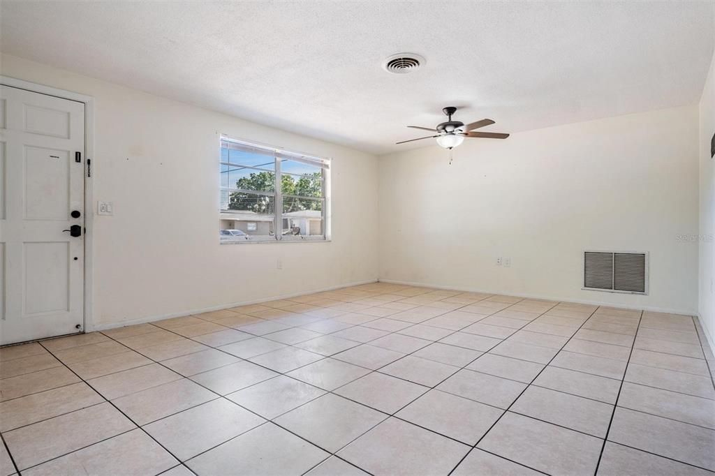 Active With Contract: $270,000 (3 beds, 2 baths, 1224 Square Feet)