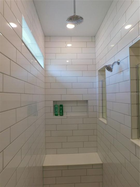 Super Shower with Rainfall Shower and additional Showerhead