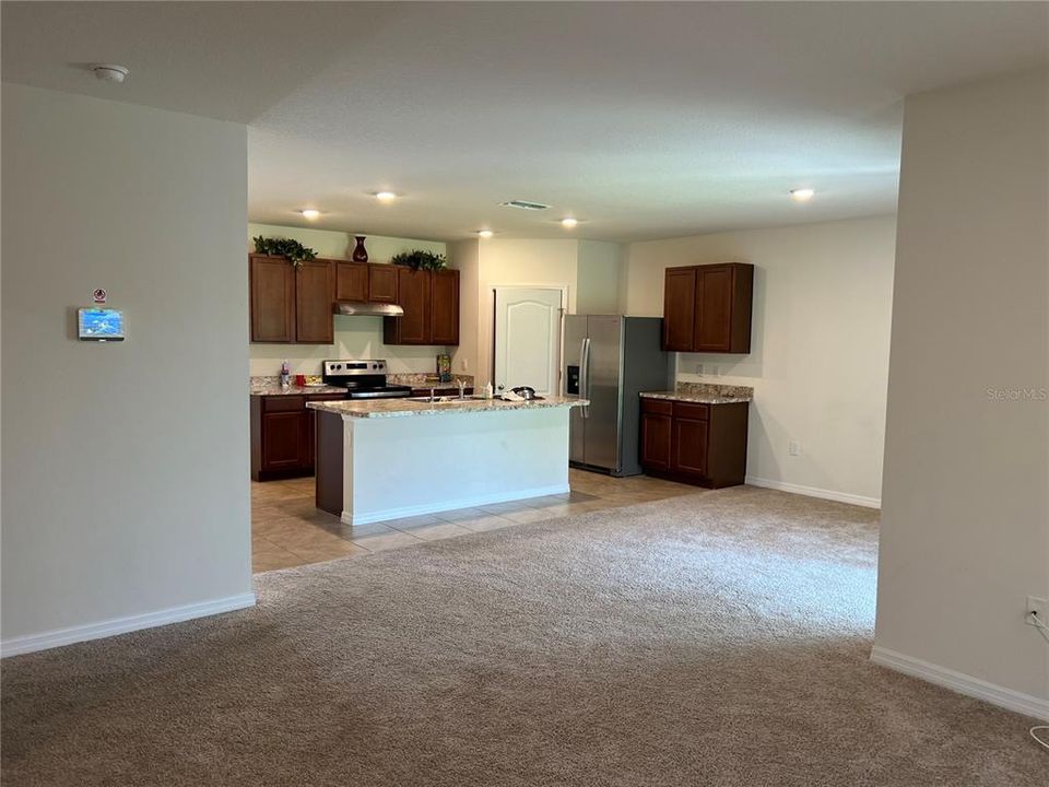 For Rent: $2,300 (4 beds, 2 baths, 1867 Square Feet)