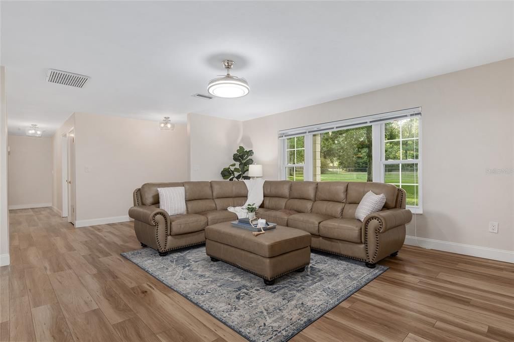 Active With Contract: $379,000 (3 beds, 2 baths, 1664 Square Feet)