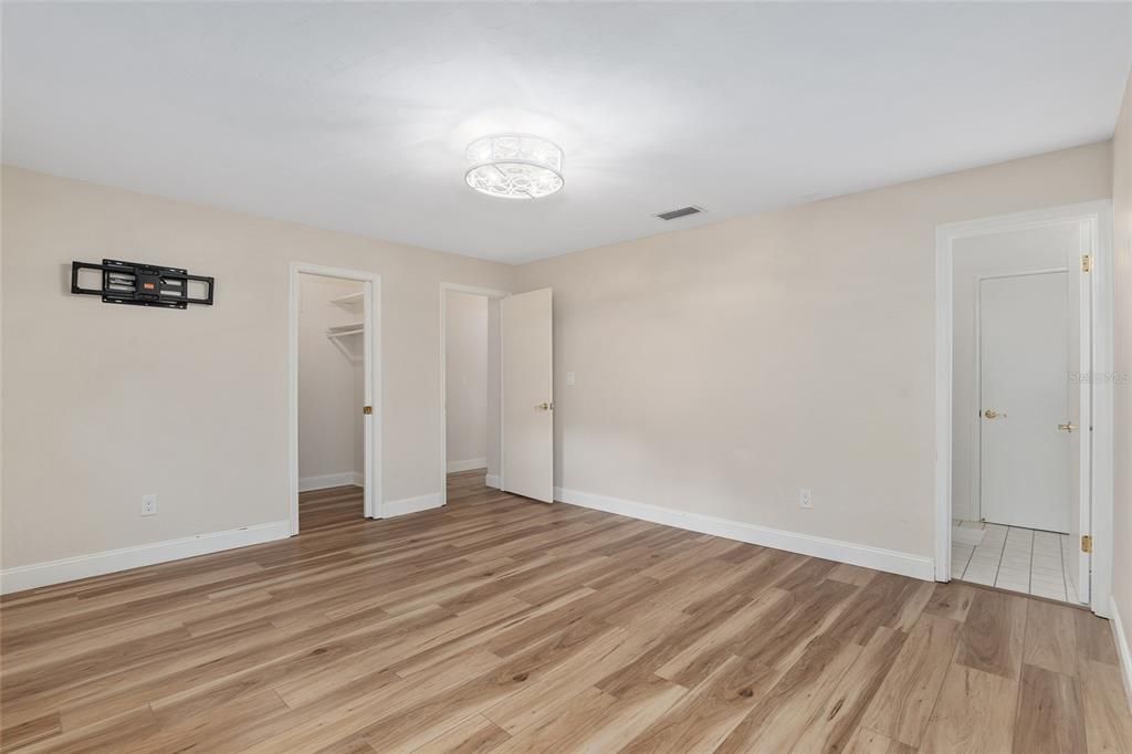 Active With Contract: $379,000 (3 beds, 2 baths, 1664 Square Feet)