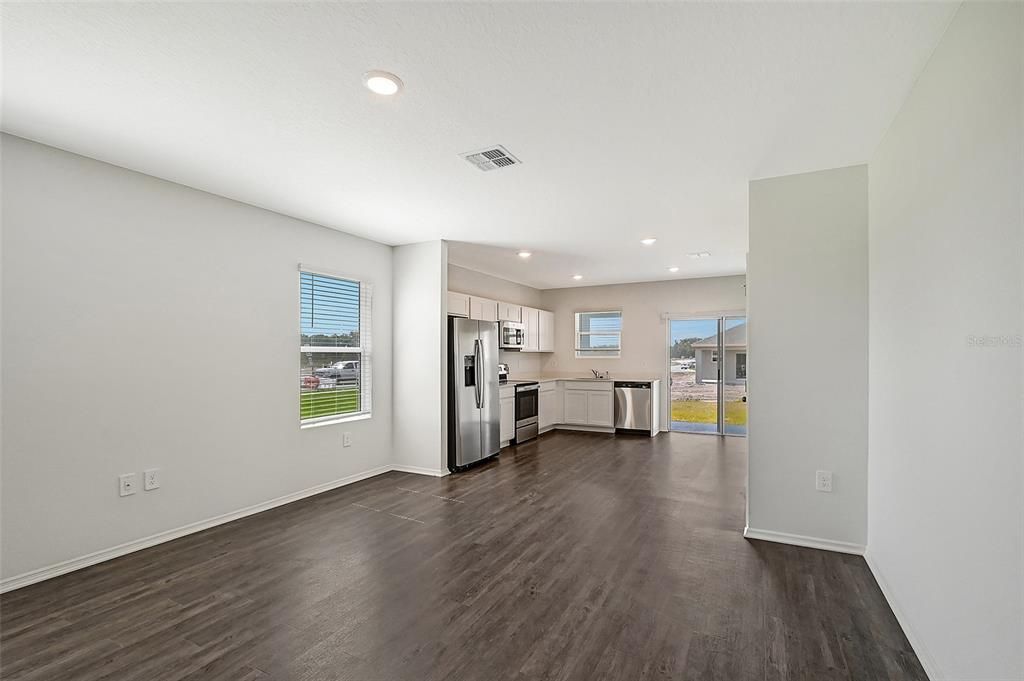 For Sale: $369,999 (2 beds, 2 baths, 1312 Square Feet)