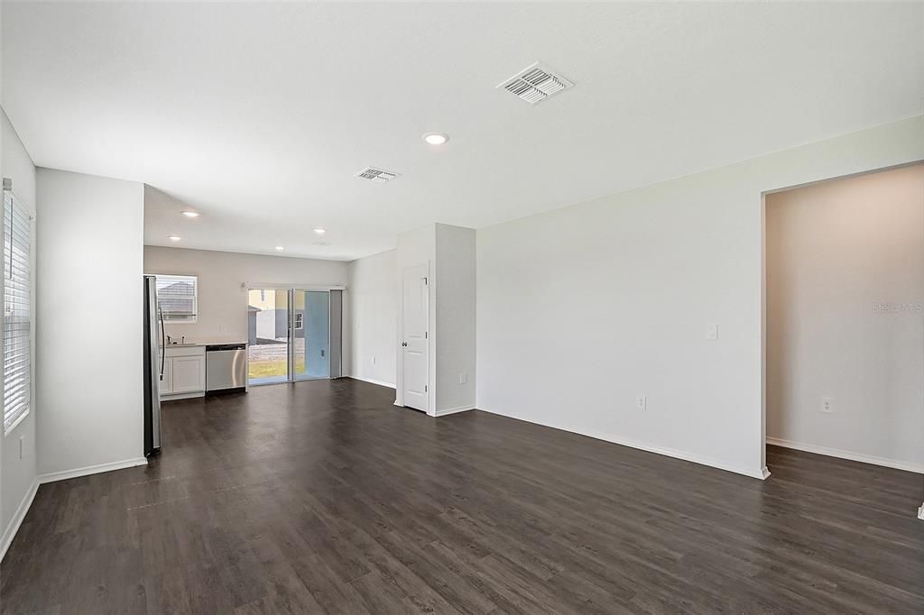 For Sale: $369,999 (2 beds, 2 baths, 1312 Square Feet)