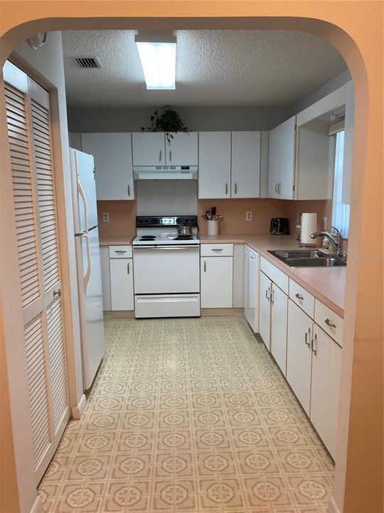 For Rent: $1,500 (2 beds, 2 baths, 1141 Square Feet)