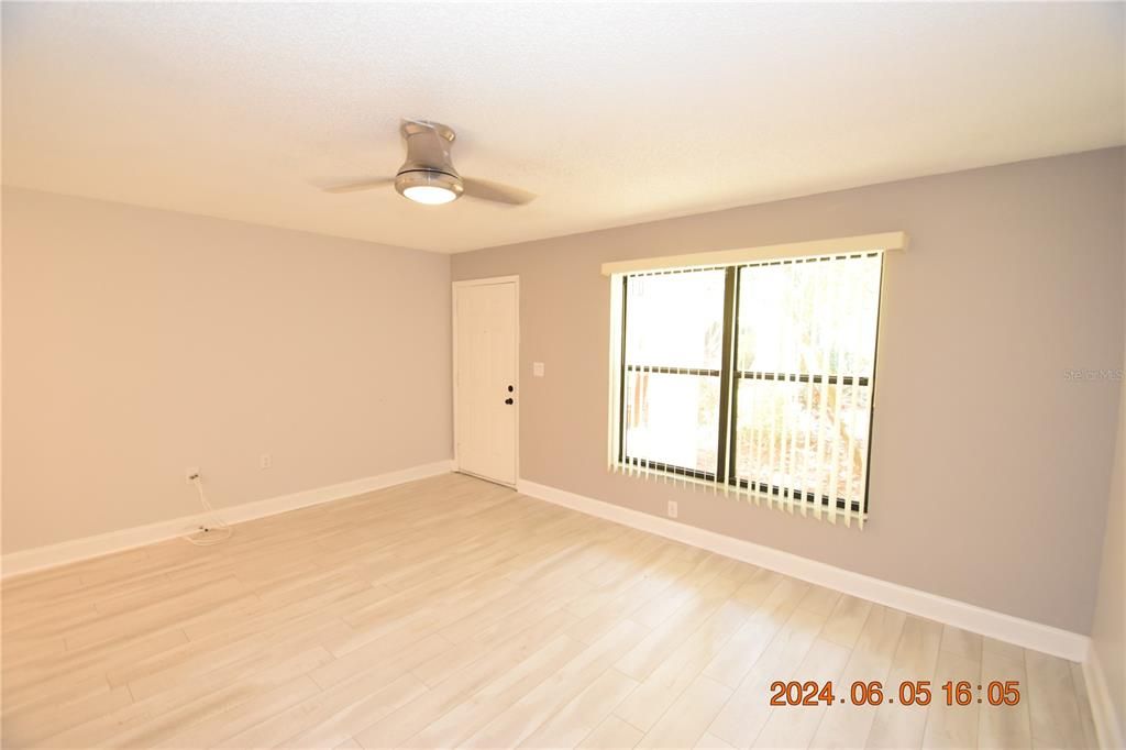 For Rent: $1,550 (1 beds, 1 baths, 645 Square Feet)