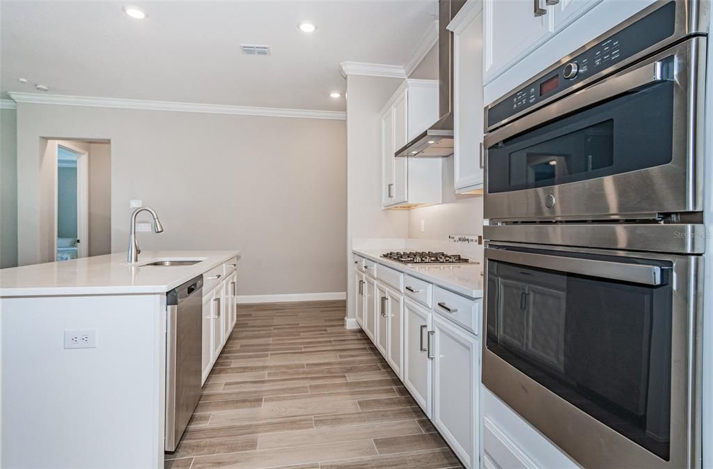 Active With Contract: $2,650 (2 beds, 2 baths, 2239 Square Feet)