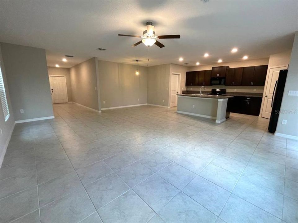 For Rent: $2,750 (5 beds, 2 baths, 2264 Square Feet)