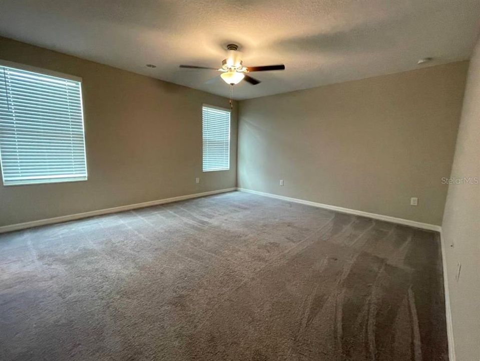 For Rent: $2,750 (5 beds, 2 baths, 2264 Square Feet)